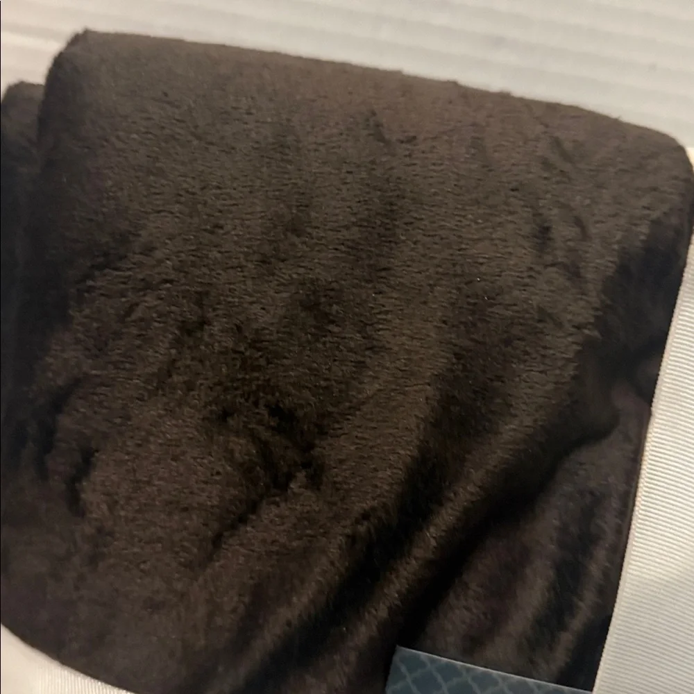 Living comfort Sherpa plush Throw Blanket Brown and White 50x60” new